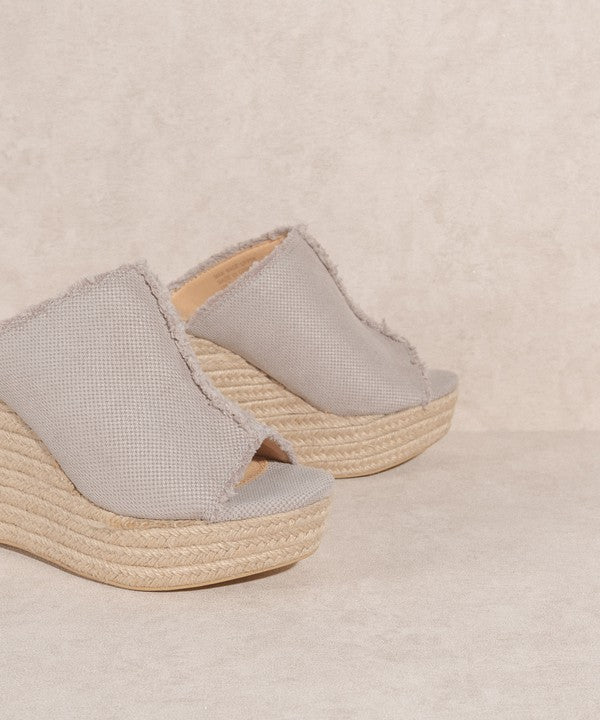 OASIS SOCIETY "Bliss" - Distressed Linen Wedge